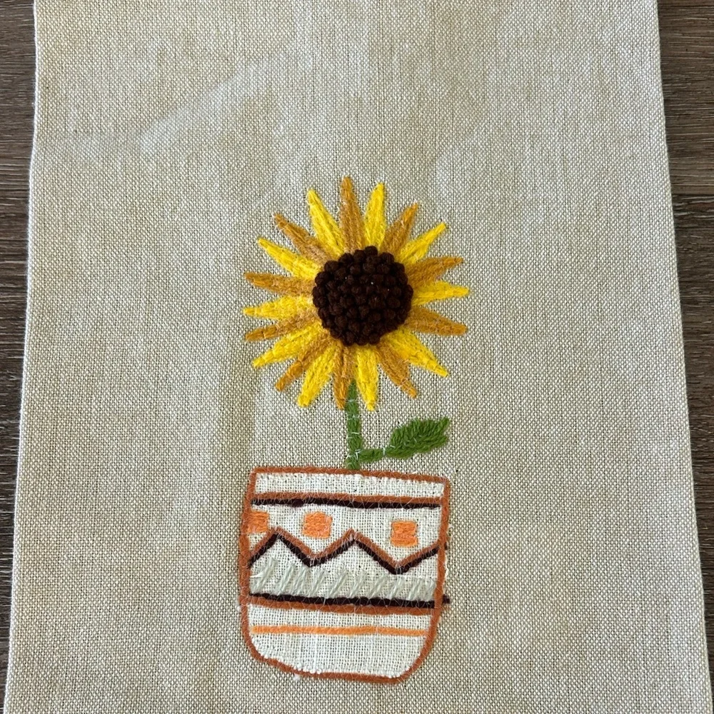NWOT Mud Pie Sunflower Tea Towel